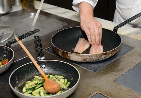 Сибас на сковороде - рецепт приготовления этой рыбы